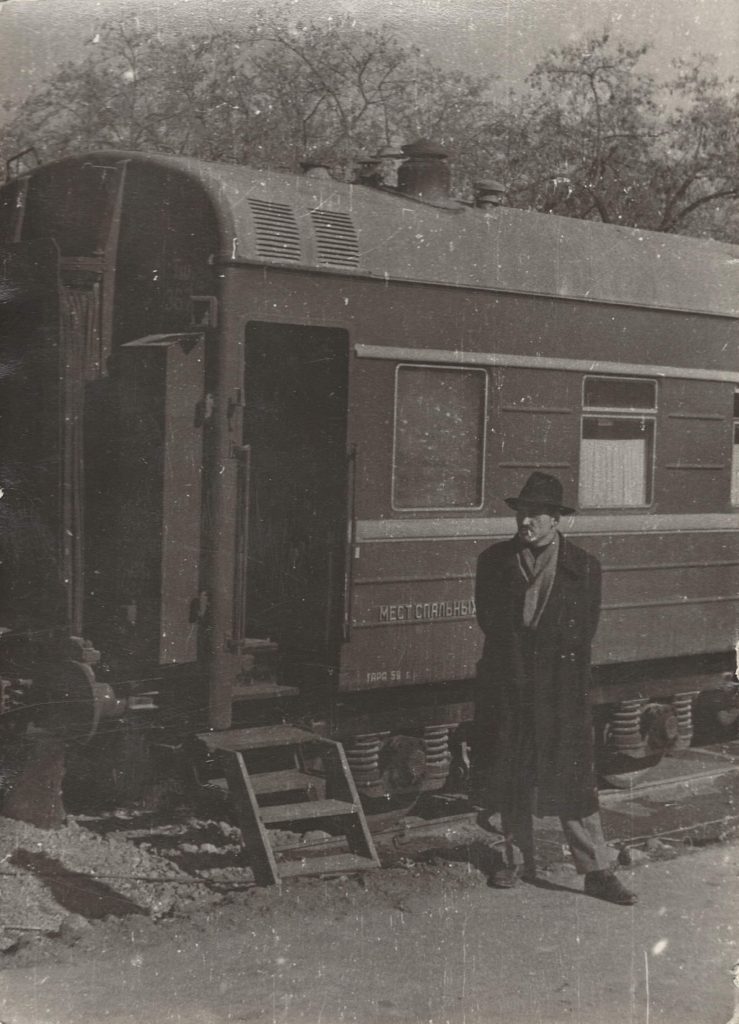 «Вагон-ночлежка», первое утро (18.11.1961 г.) в столице Таджикистана, г. Душанбе (бывший Сталинабад, переименован  10.11.1961 г.).