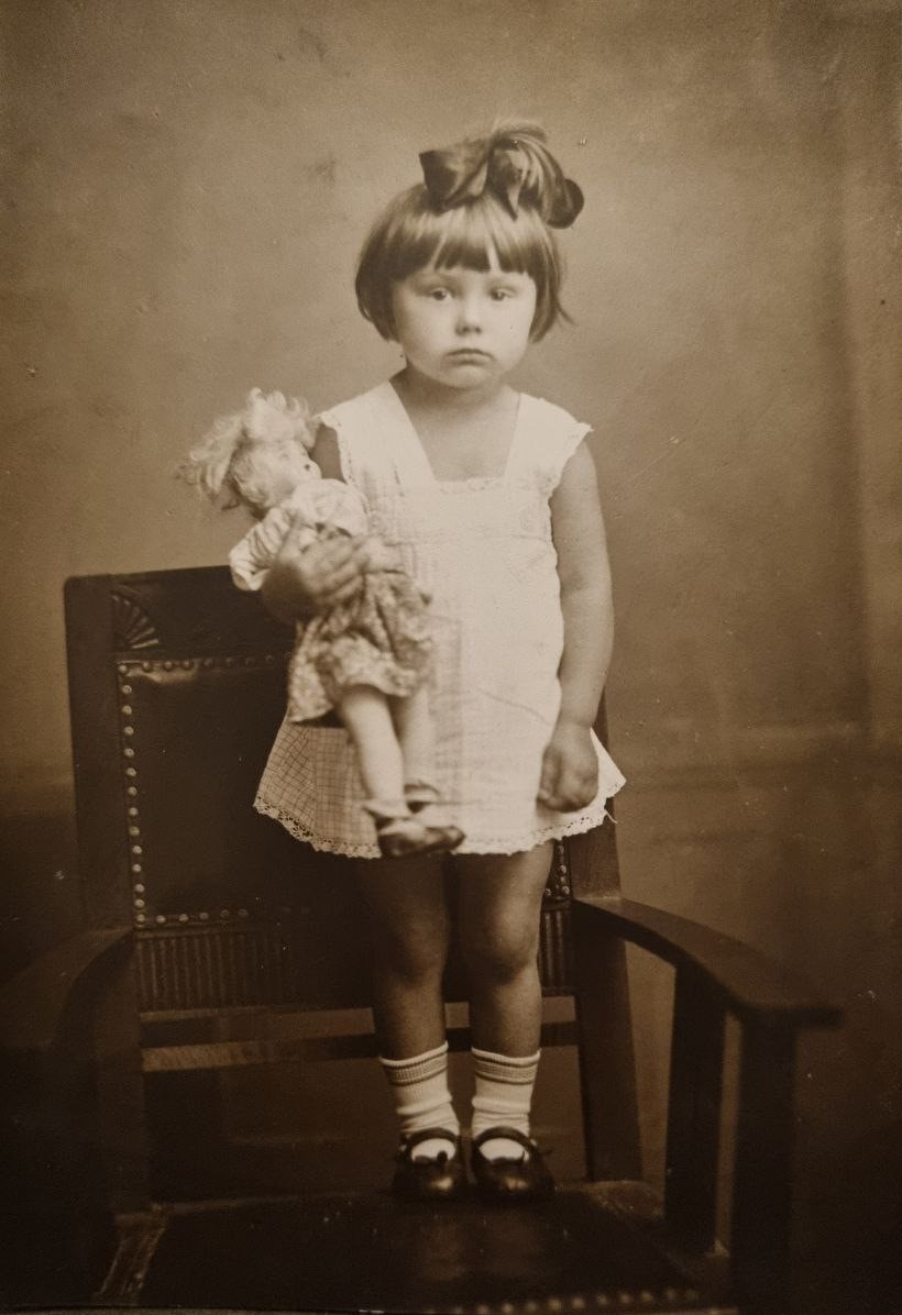 В детстве, 1930 г.